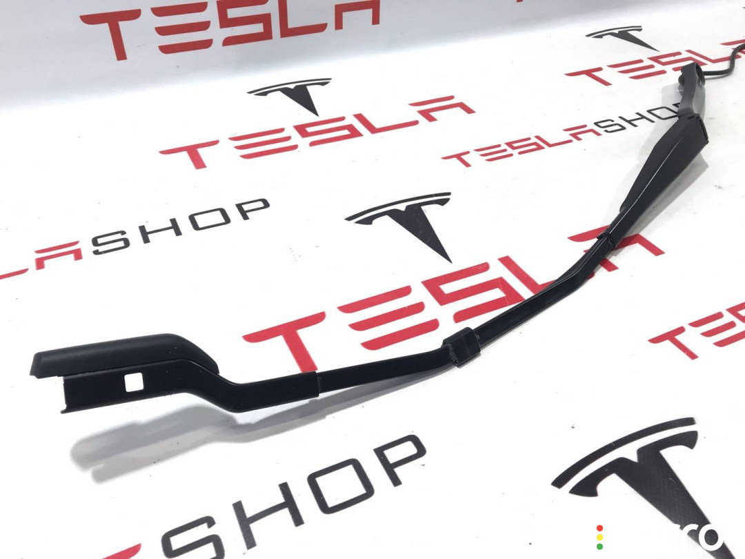 1076727-00-C щеткодержатель (поводок стеклоочистителя, дворник) Tesla Model 3 2020г. - фото №2
