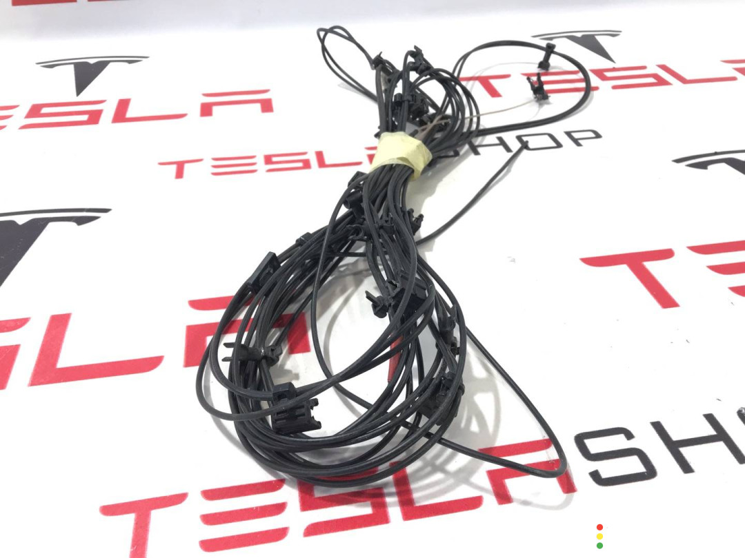 1034601-00-D антенна Tesla Model S 2015г. - фото №1