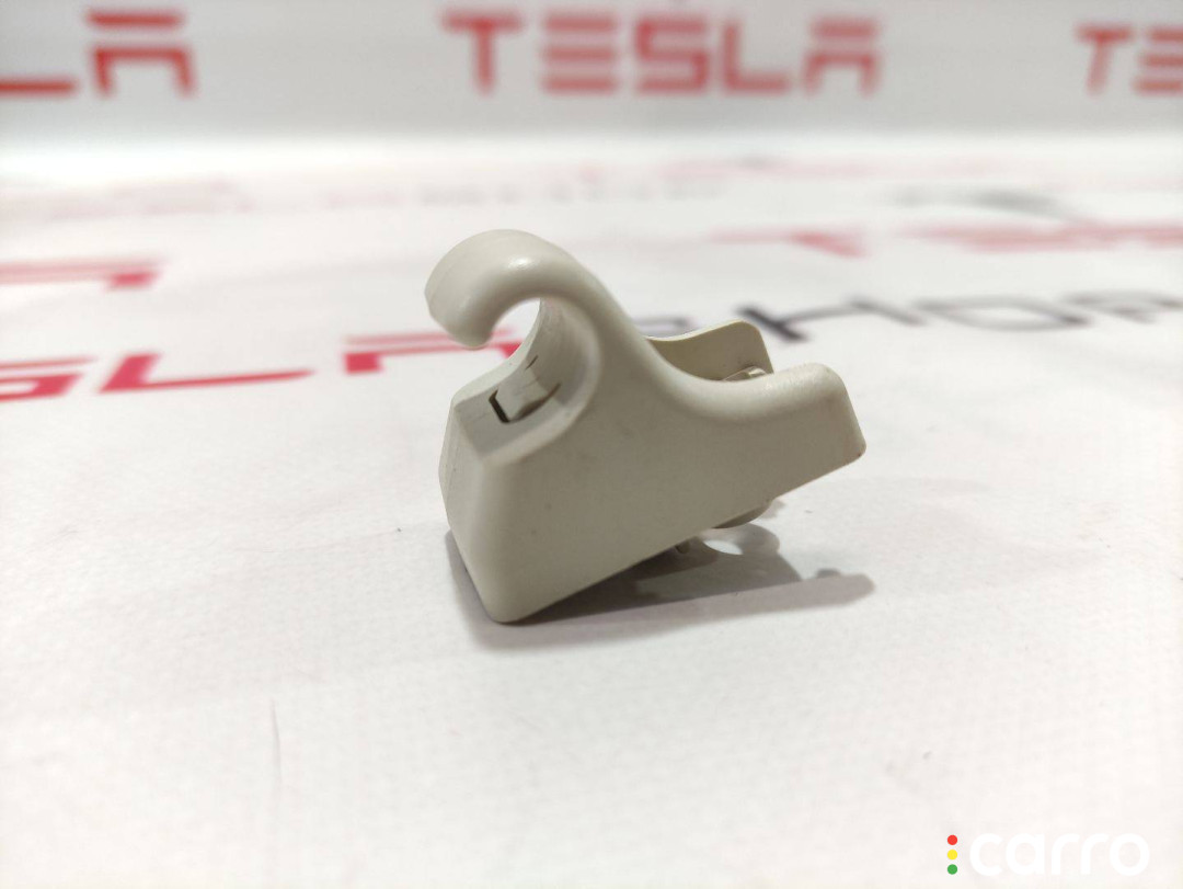 1050620-00-A Крепление (крючок) солнцезащитного козырька Tesla Model S - фото №1