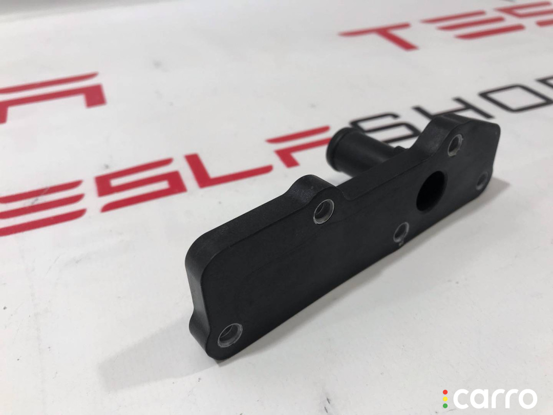 1037000-00-F, 1134783-00-J, 1038470-00-C Штуцер Tesla Model S 2015г. - фото №3