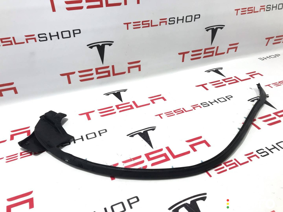 600959600D Уплотнитель задней двери Tesla Model S 2015г. - фото №1
