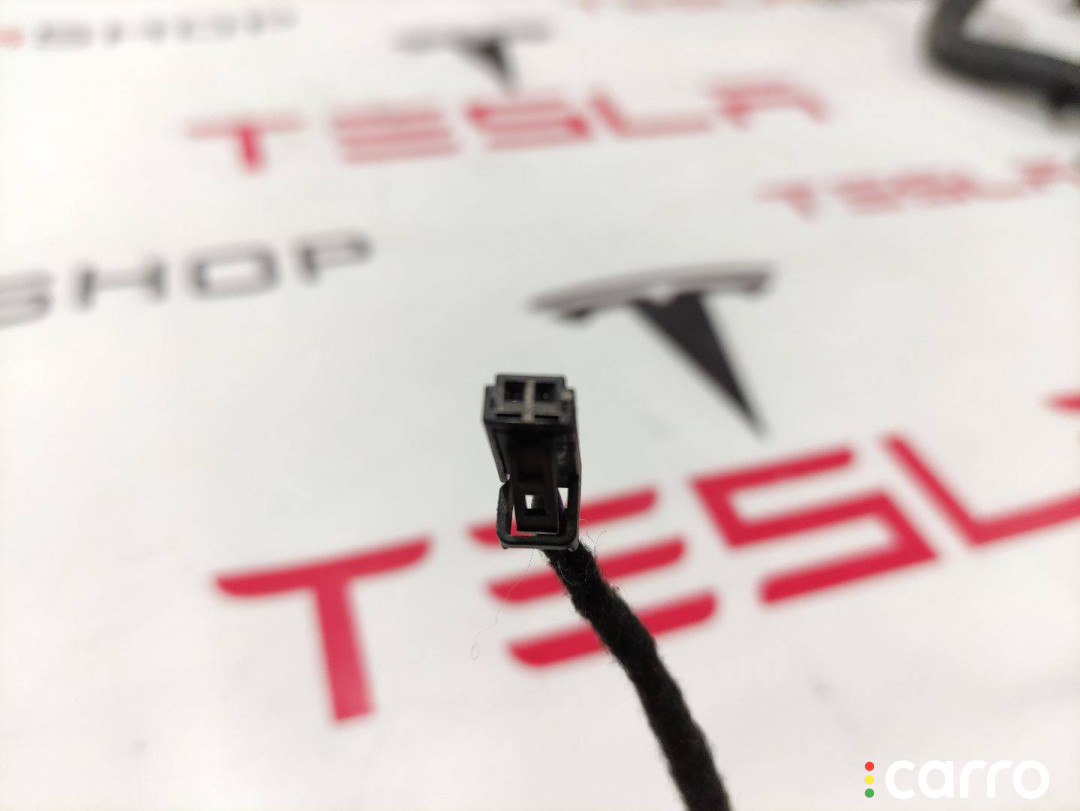 100442500F разъем (фишка) проводки Tesla Model S - фото №3
