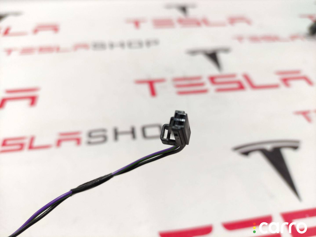 100442500F разъем (фишка) проводки Tesla Model S - фото №1