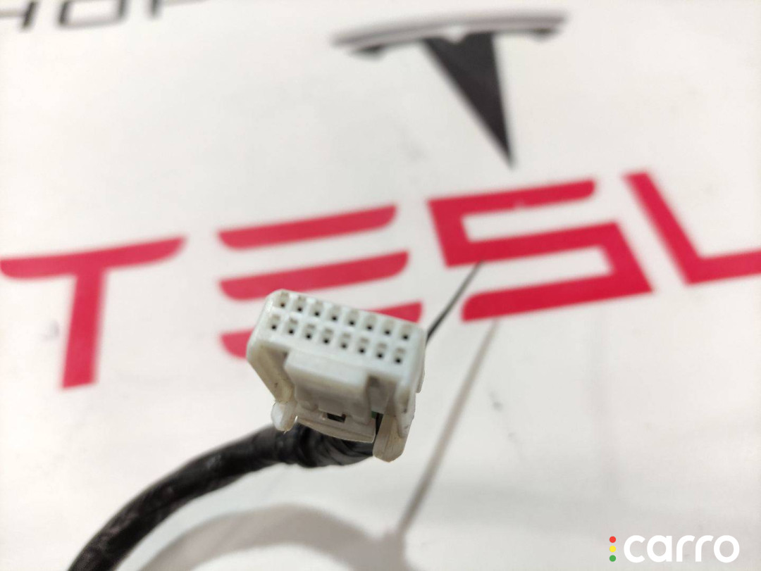 100442500F разъем (фишка) проводки Tesla Model S - фото №2