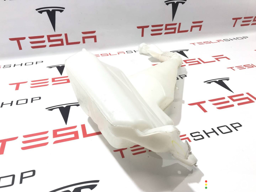 1005400-00-B бачок омывателя Tesla Model S 2015г. - фото №2