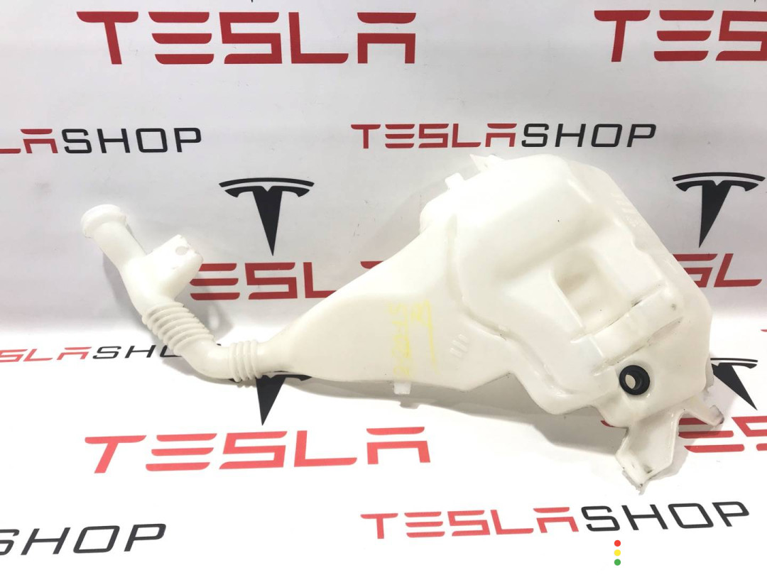 1005400-00-B бачок омывателя Tesla Model S 2015г. - фото №4