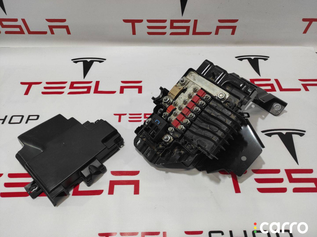 1013272-00-E, 1013274-02-C Блок предохранителей Tesla Model S 2015г. - фото №1
