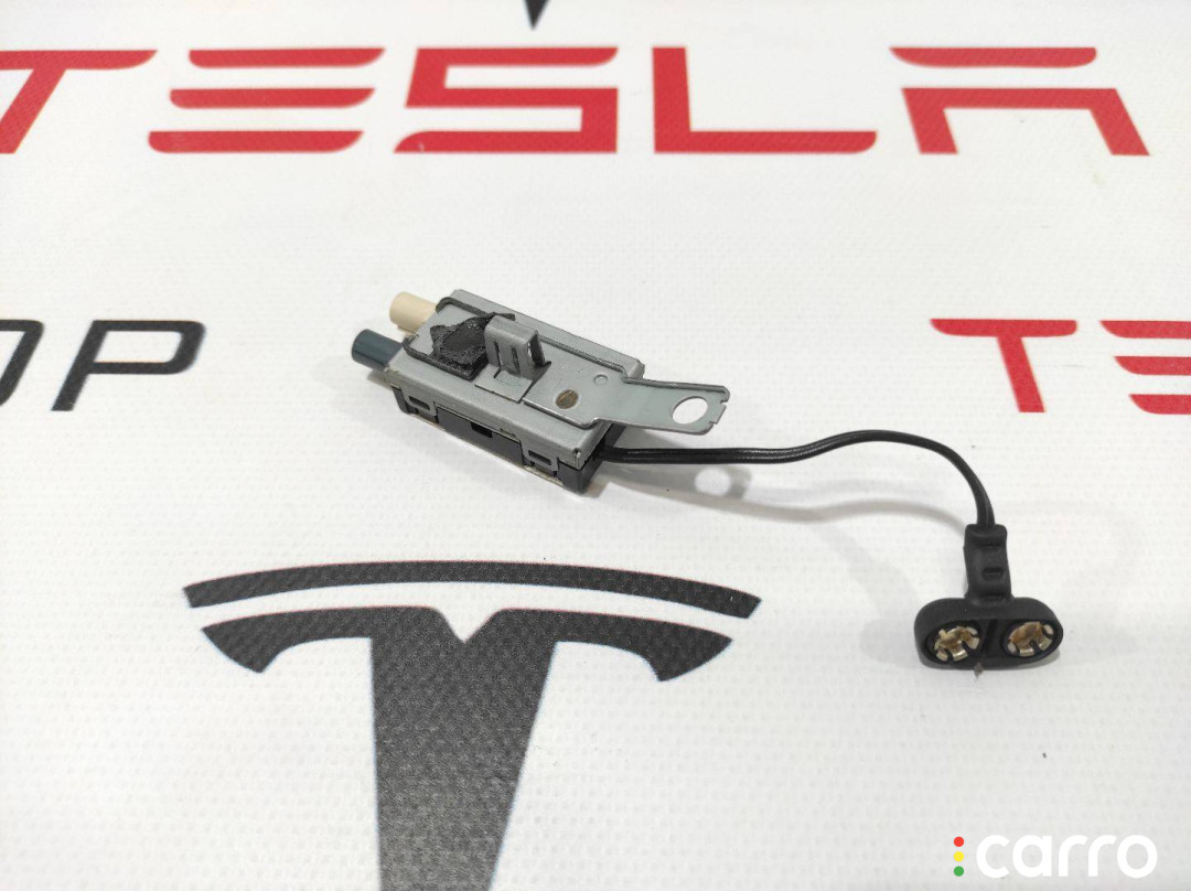 1004793-00-D усилитель антенны Tesla Model S 2015г. - фото №1