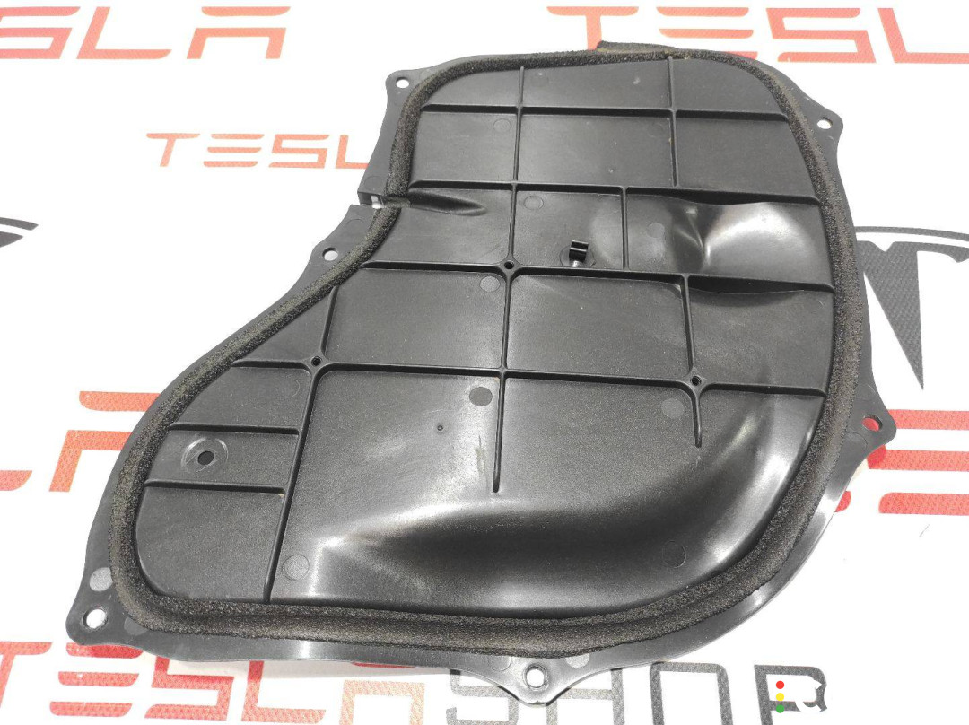 1037847-00-D, 1002458-00-G Накладка двери внутренняя передняя левая Tesla Model S 2015г. - фото №2