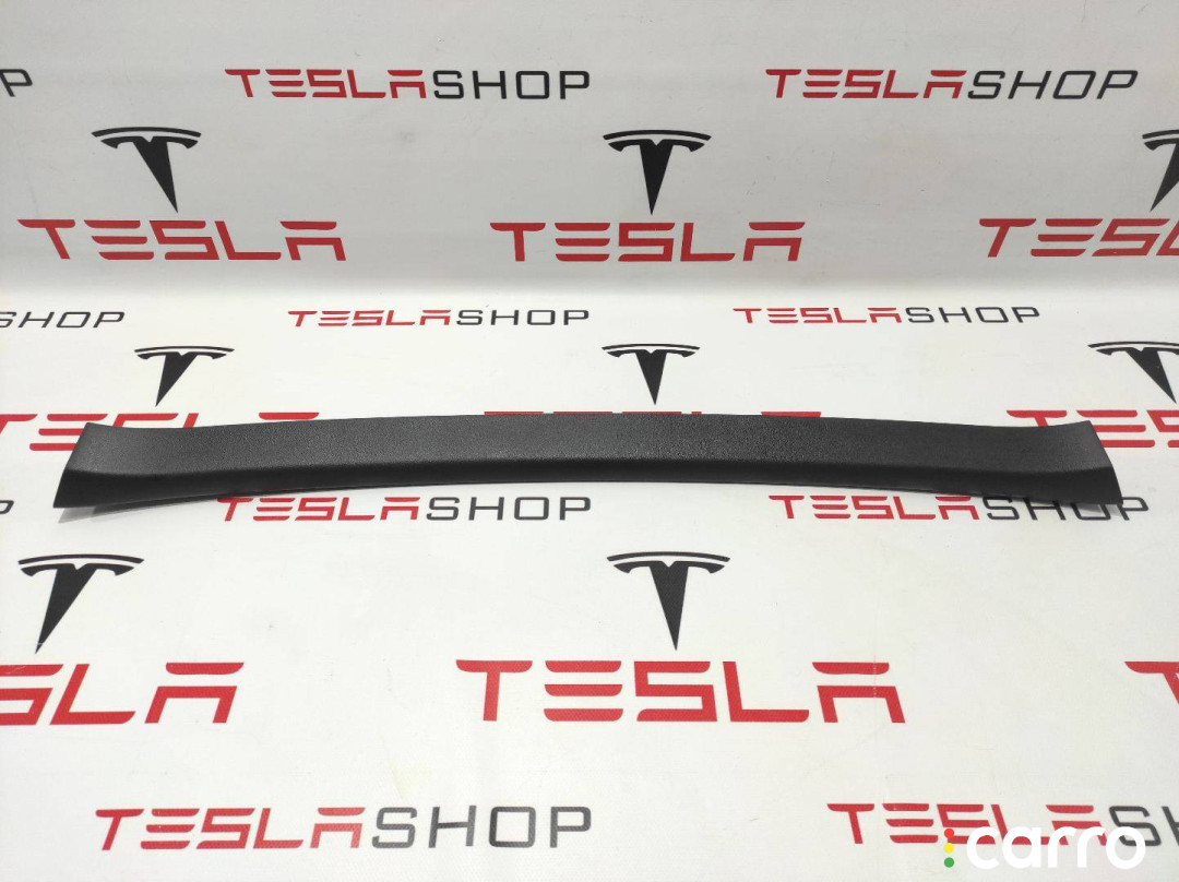 1009236-00-H, 1009255-00-G Накладка крышки багажника Tesla Model S 2017г. - фото №1