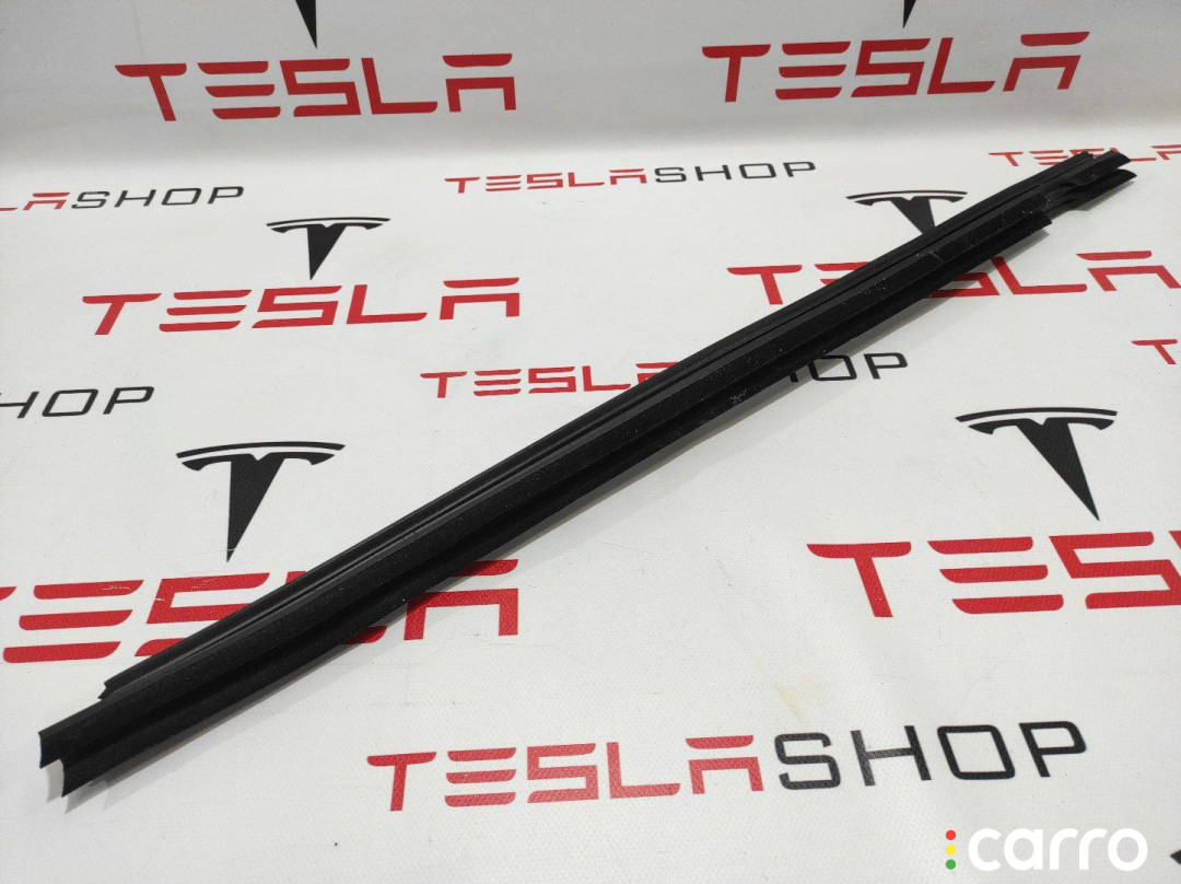 1483694-00-A, 103218000C уплотнитель задний правый Tesla Model X 2017г. - фото №2