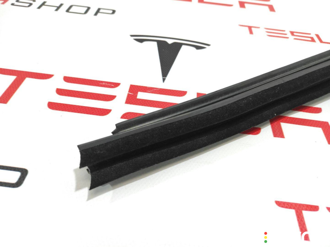 1483694-00-A, 103218000C уплотнитель задний правый Tesla Model X 2017г. - фото №4