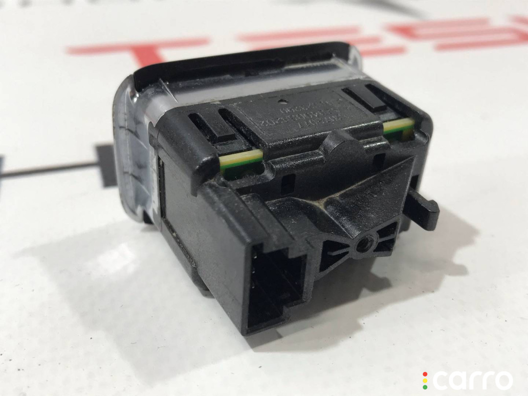 A2049058202, 1003749-00-B, 10075077, 10023290 кнопка стеклоподъемника Tesla Model X 2017г. - фото №2