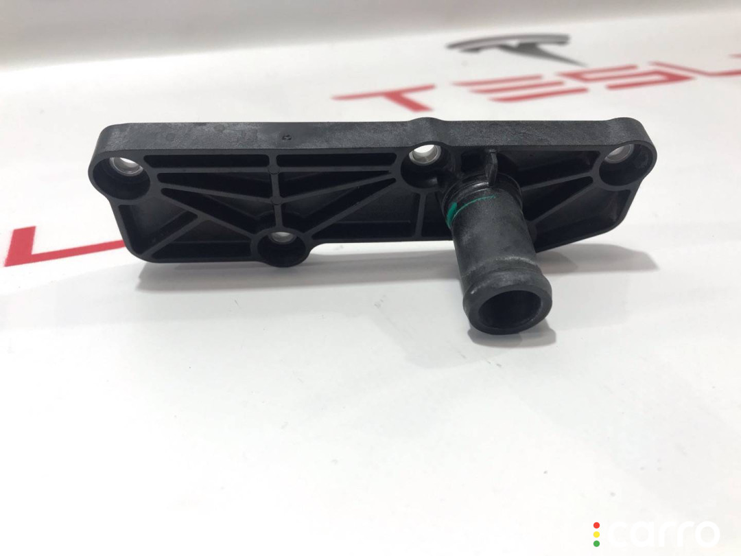 1037000-00-F, 1134783-00-J, 1038470-00-C Штуцер Tesla Model S 2015г. - фото №1