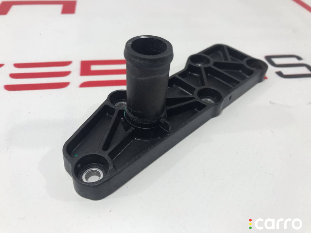 1037000-00-F, 1036293-00-D Штуцер Tesla Model S 2015г. - фото №1