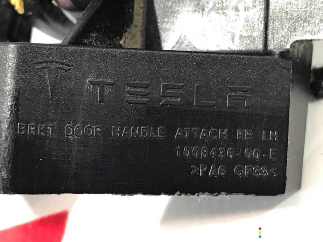 1008436-00-E, 1002973-00-G ручка внутренняя двери передней левой Tesla Model S 2015г. - фото №5