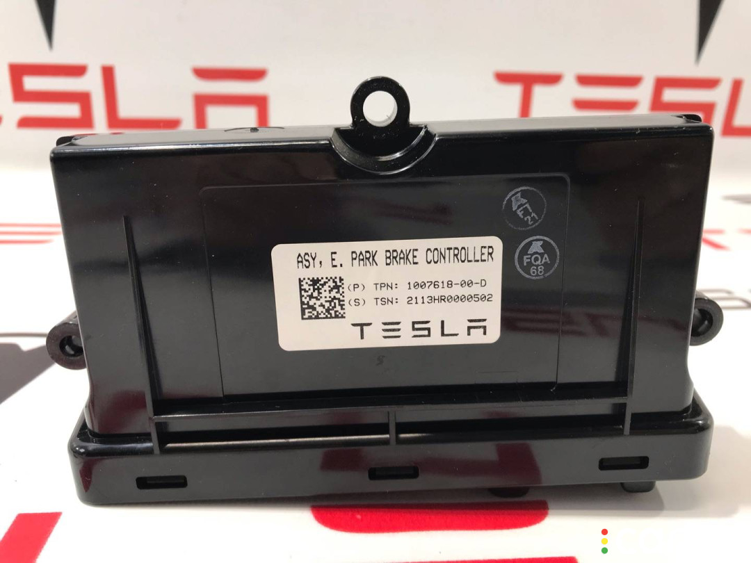 1007618-00-D ЭБУ электронного стояночного тормоза Tesla Model S 2013г. - фото №4