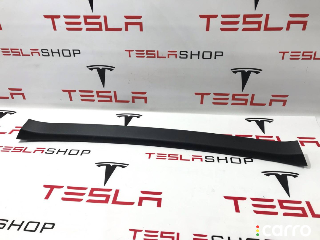 1009236-00-H, 1009255-00-G Накладка крышки багажника Tesla Model S 2013г. - фото №1