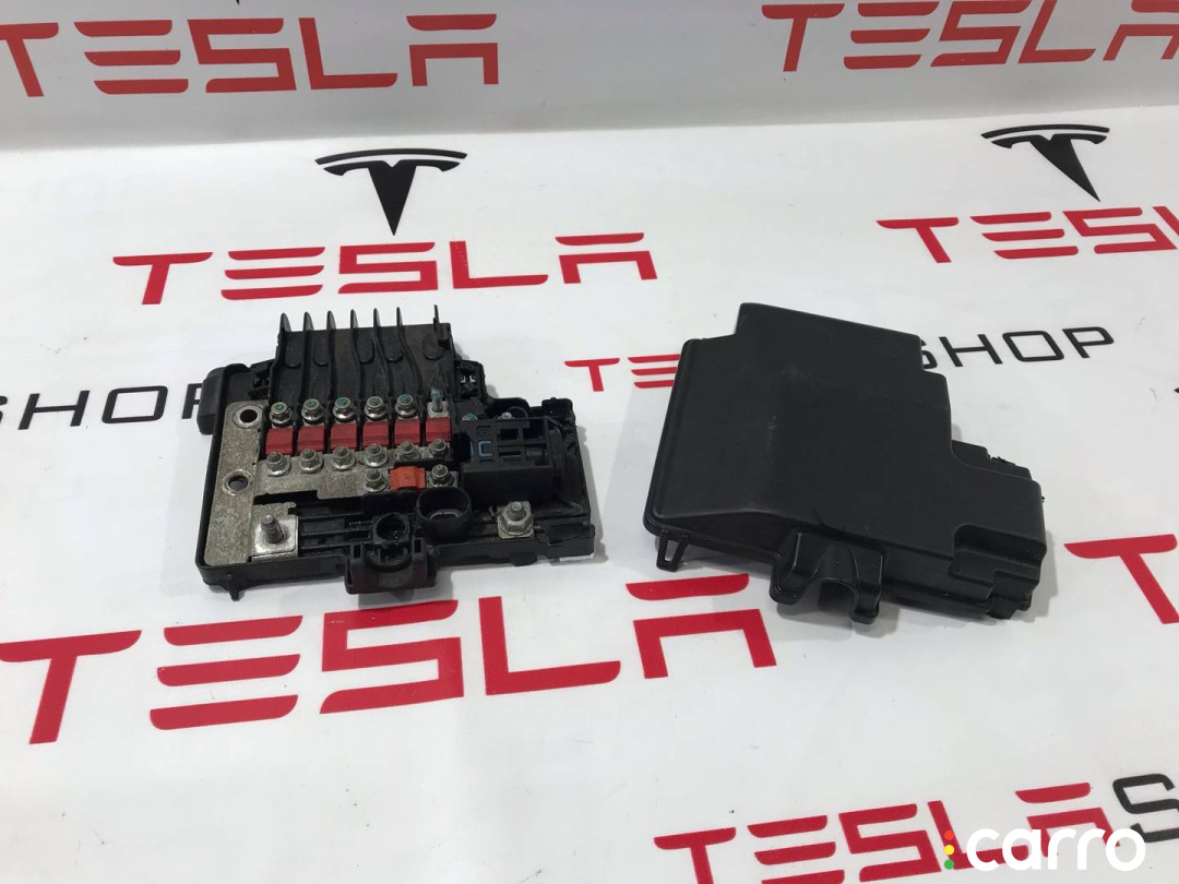 1013272-00-E, 1013274-02-C Блок предохранителей Tesla Model S 2013г. - фото №1
