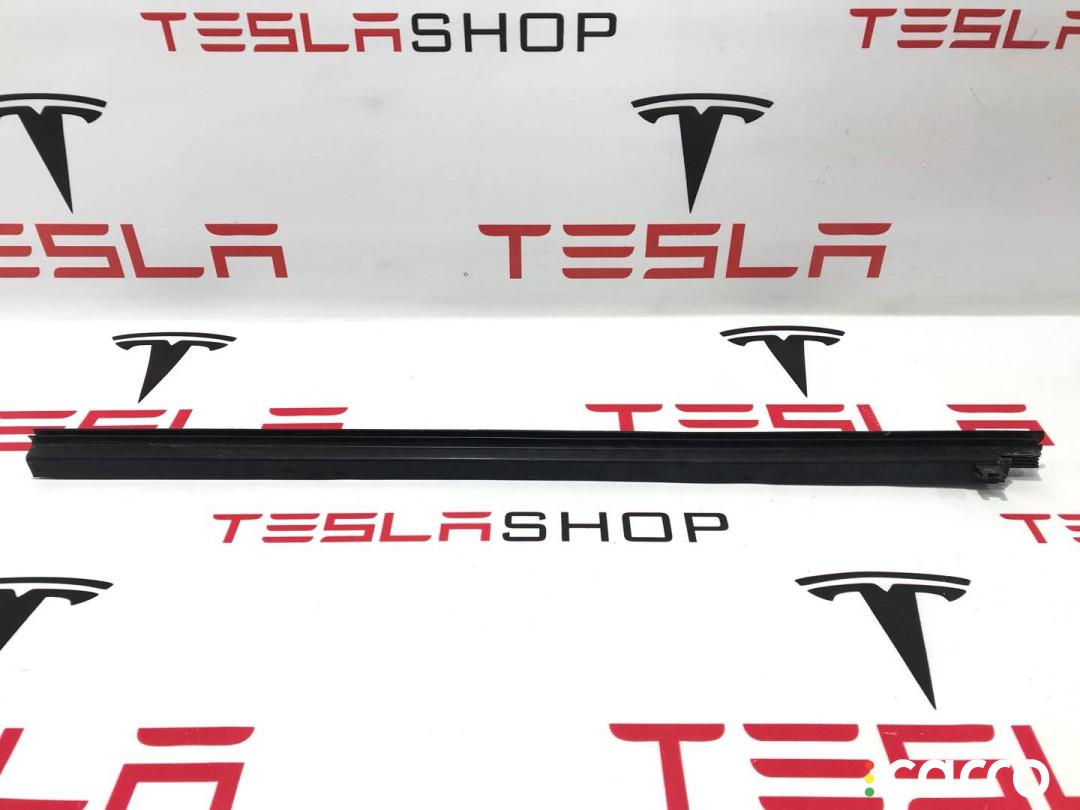 1038405-00-A уплотнитель передний левый Tesla Model S 2013г. - фото №3