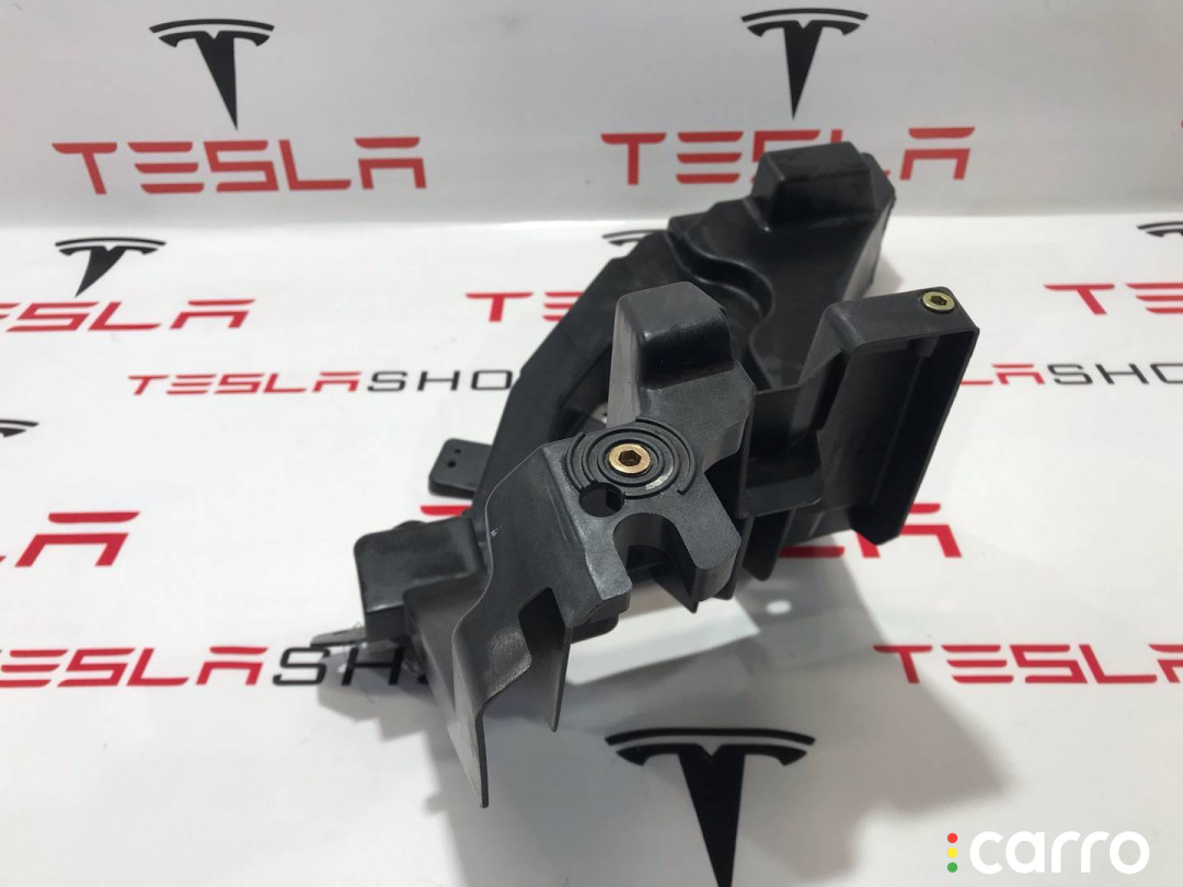 1043357-00-F крепление фары (кронштейн фары) левой Tesla Model X 2017г. - фото №3