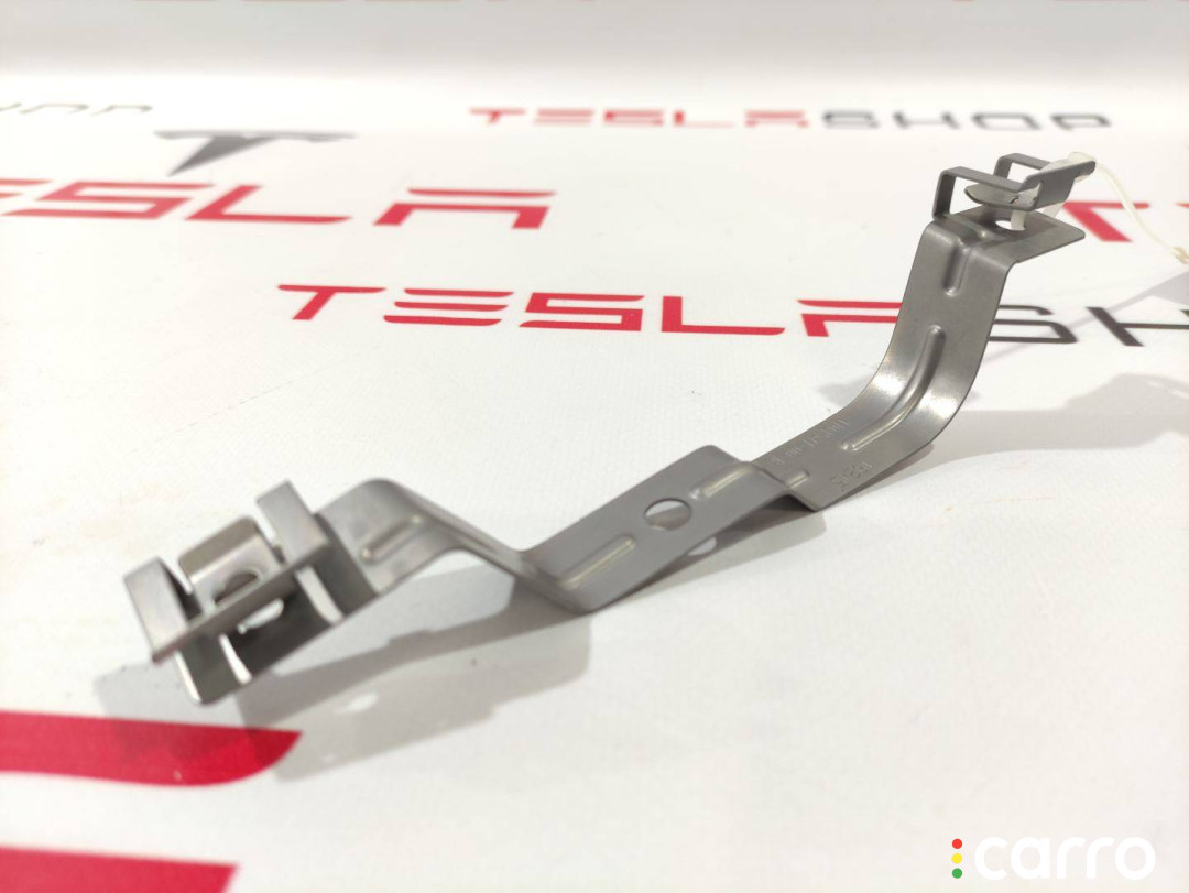 1104541-00-B Кронштейн крепления подкрылка переднего правого Tesla Model 3 2020г. - фото №2
