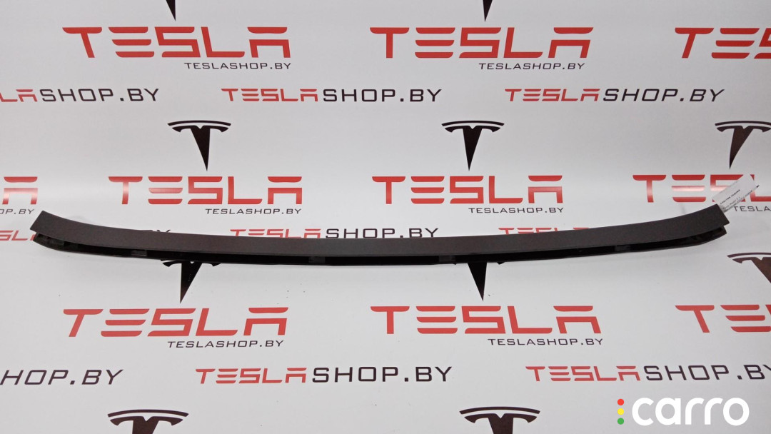 1009255-00-F Накладка крышки багажника Tesla Model S 2015г. - фото №1