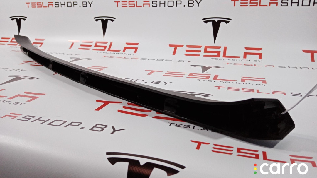 1009255-00-F Накладка крышки багажника Tesla Model S 2015г. - фото №4