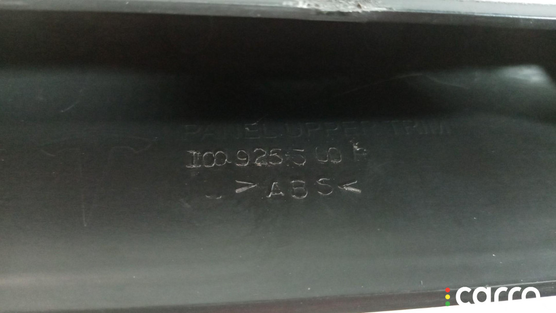 1009255-00-F Накладка крышки багажника Tesla Model S 2015г. - фото №5