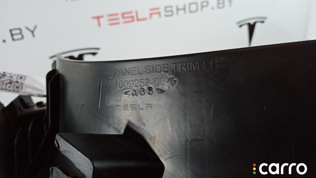1009252-00-C Накладка крышки багажника Tesla Model S 2015г. - фото №4