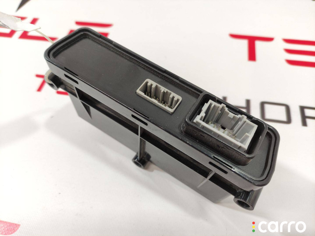 1007618-00-D ЭБУ электронного стояночного тормоза Tesla Model S 2012г. - фото №2