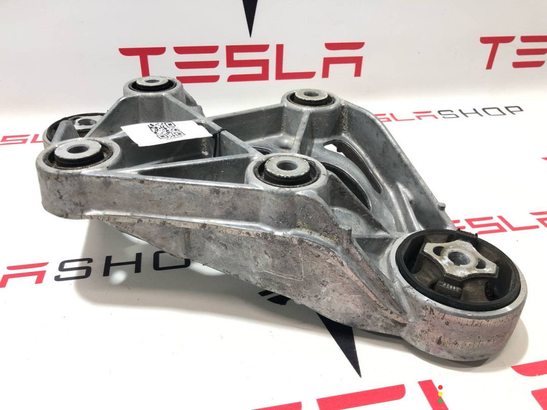 1566880-01-B, 1566882-01-B кронштейн двигателя передний Tesla Model X рест 2022г. - фото №3