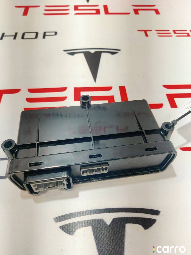 1007618-00-J ЭБУ электронного стояночного тормоза Tesla Model X 2019г. - фото №3