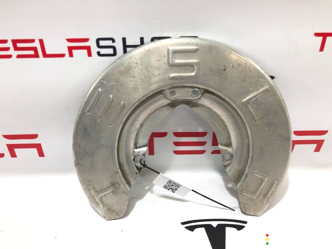 1044661-00-C Кожух тормозного диска Tesla Model 3 2019г. - фото №1
