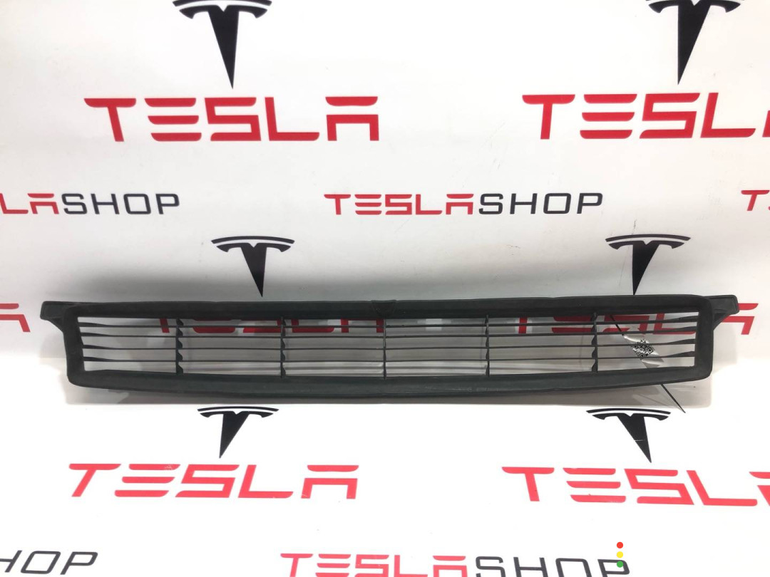 1047734-00-F Заглушка (решетка) в бампер нижняя Tesla Model X 2019г. - фото №2