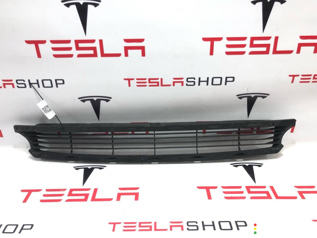 1047734-00-F Заглушка (решетка) в бампер нижняя Tesla Model X 2019г. - фото №3