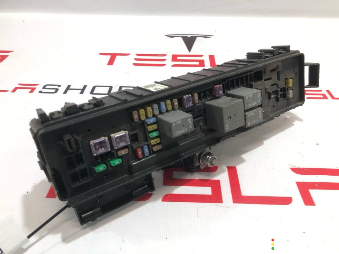 1094405-02-D Блок предохранителей передний Tesla Model X 2019г. - фото №3