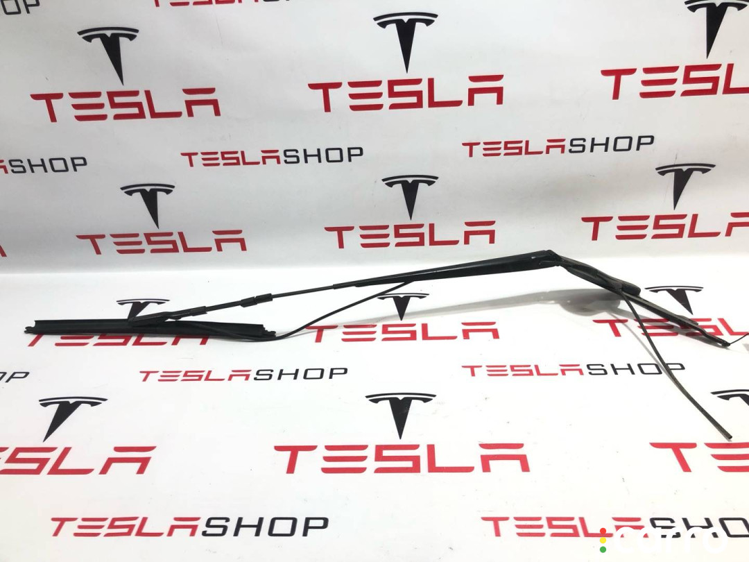1046670-00-C щеткодержатель (поводок стеклоочистителя, дворник) правый Tesla Model X 2019г. - фото №1