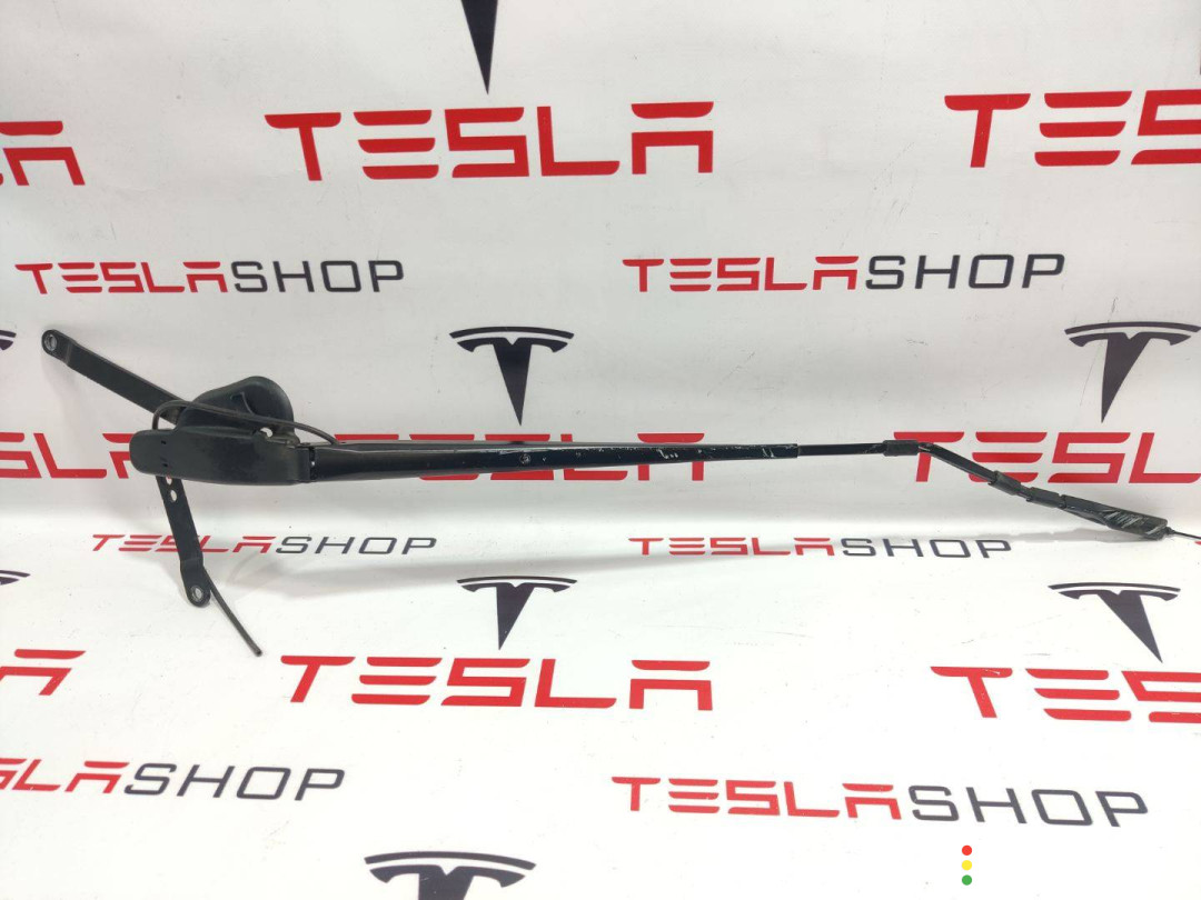1046670-00-B щеткодержатель (поводок стеклоочистителя, дворник) правый Tesla Model X 2019г. - фото №1