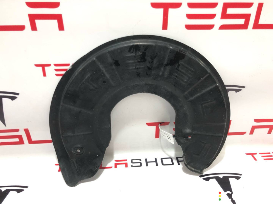 1045951-01-B Кожух тормозного диска Tesla Model S 2019г. - фото №1