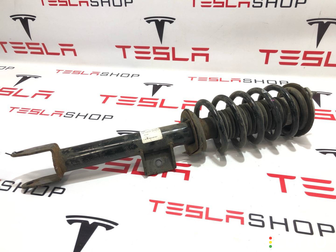 1044371-00-D, 1044092-00-A, 1044379-07-A стойка амортизатора передняя левая Tesla Model 3 2019г. - фото №1