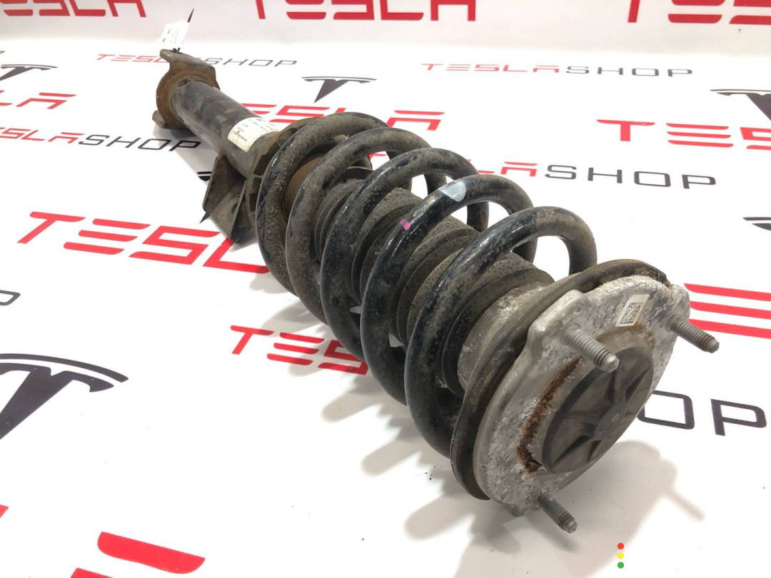 1044371-00-D, 1044092-00-A, 1044379-07-A стойка амортизатора передняя левая Tesla Model 3 2019г. - фото №3