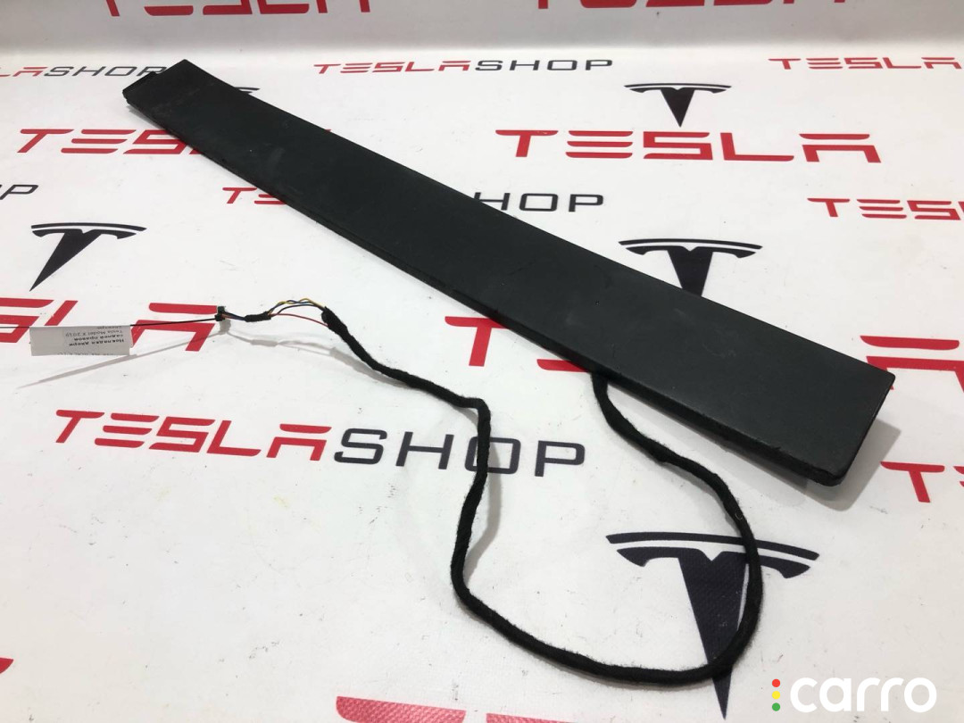1097664-00-A накладка двери задней правой Tesla Model X 2019г. - фото №1