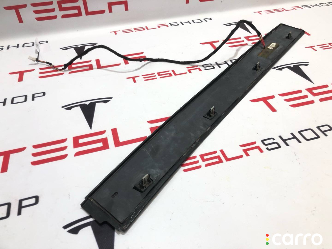 1097664-00-A накладка двери задней правой Tesla Model X 2019г. - фото №4