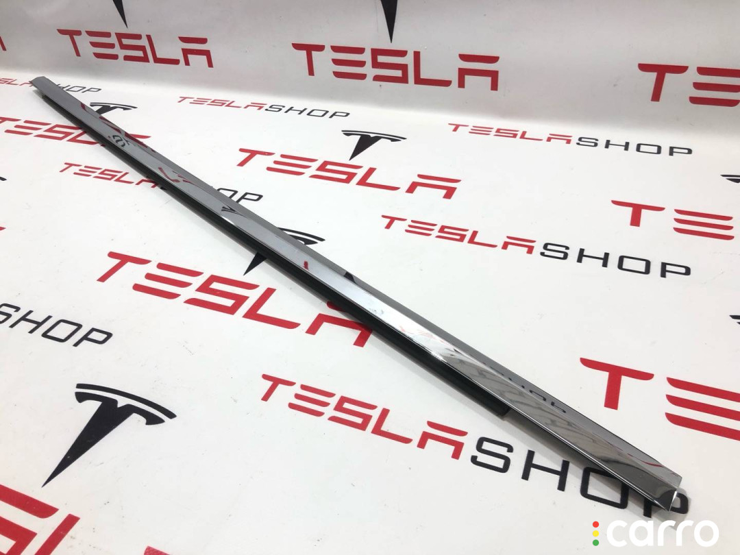 1032168-88-D молдинг двери задней правой Tesla Model X 2019г. - фото №1