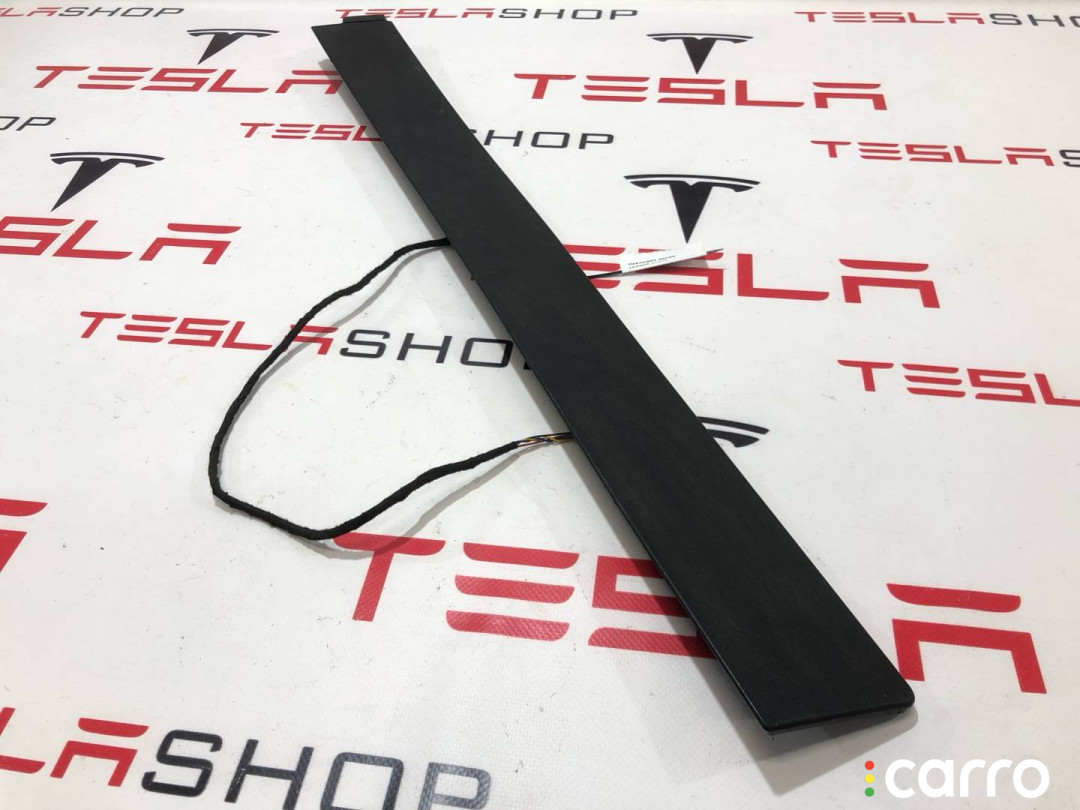 1097663-00-A накладка двери задней левой Tesla Model X 2019г. - фото №1