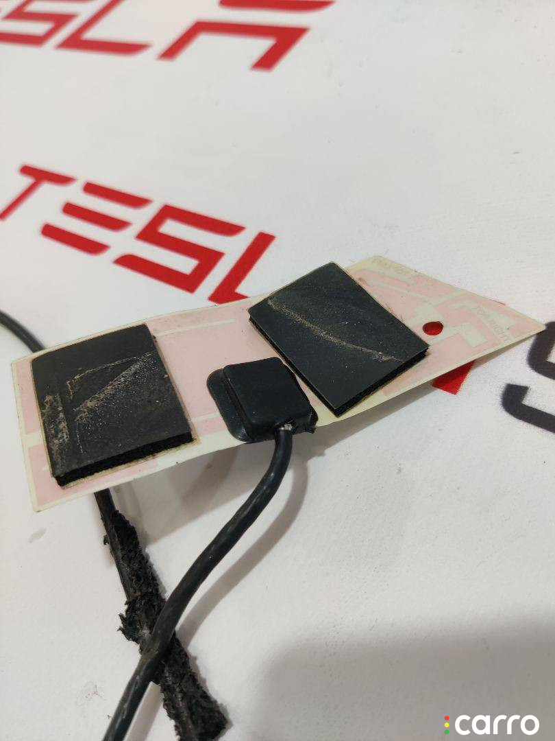 1057121-00-C антенна Tesla Model X 2019г. - фото №3