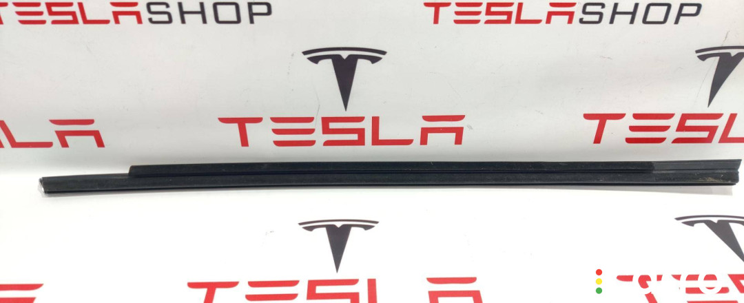 109592100C, 6009604-00-C молдинг двери задней правой Tesla Model S 2015г. - фото №4