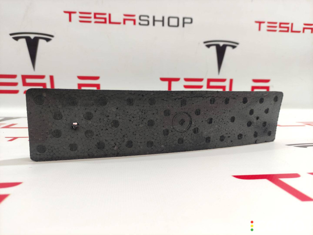 107130700A, 1073159-00-A абсорбер бампера Tesla Model S 2020г. - фото №1