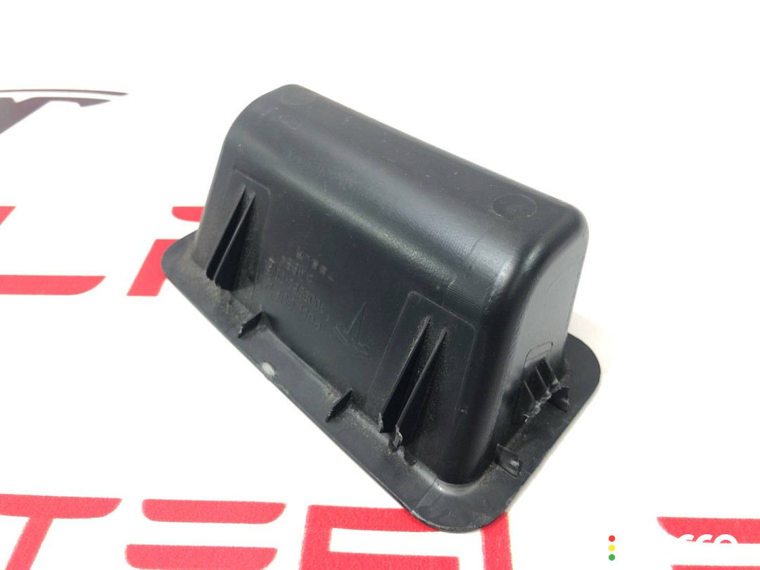 1009262-00-E Ручка крышки багажника Tesla Model S 2019г. - фото №3